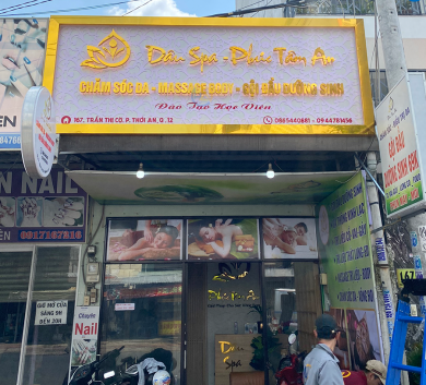 Bảng hiệu alu nền hoa văn 