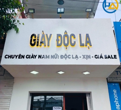 bảng hiệu nền cemboard, phun gai